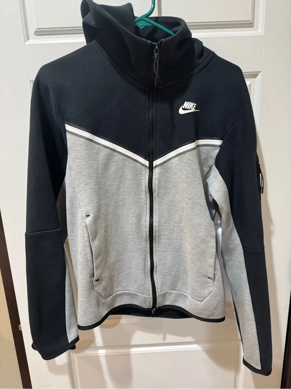 Nike Black and Light Gray Colorblock Full‑Zip Hoodie| Nike Tech Windrunner